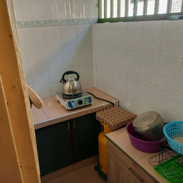 1.5-storey Terraced House for Sale in Taman Bukit Jaya (Ulu Tiram) - Ray Tung - Kitchen - PropertyGuru.com.my