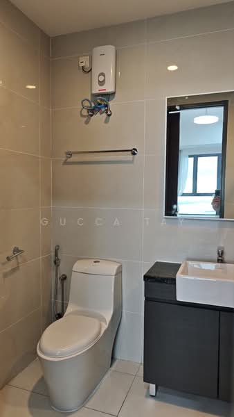 Condominium for Sale at Lovell @ Country Garden Danga Bay - Gucca Tay - Bathroom - PropertyGuru.com.my