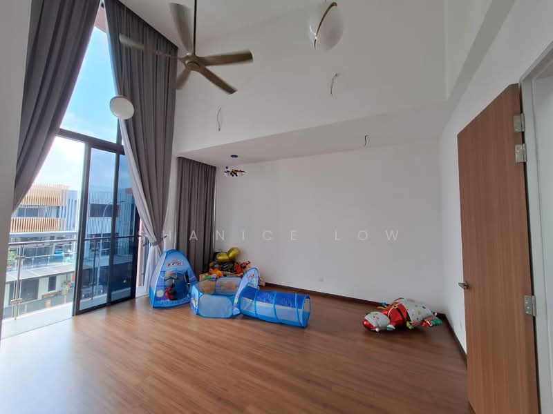 Rumah Teres 3 Tingkat untuk Dijual di Taman Puchong Legenda (Puchong) - Shanice Low - Living Room - PropertyGuru.com.my