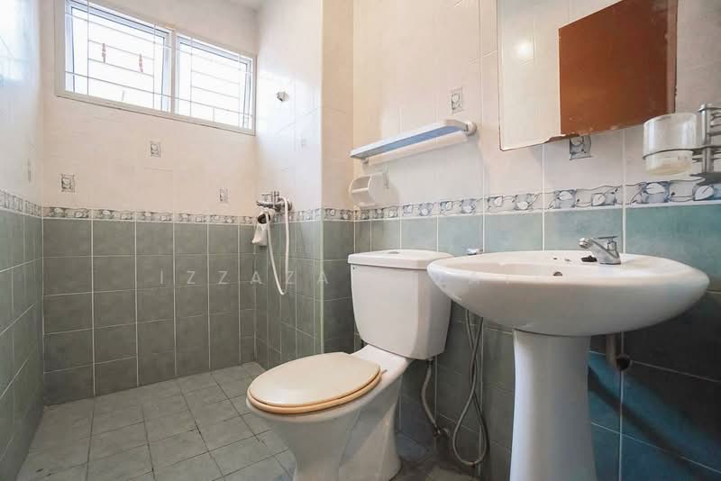 Semi-Detached House for Sale in Astana Gemilang (Batu Caves) - Izzaza Izzati - Bathroom - PropertyGuru.com.my