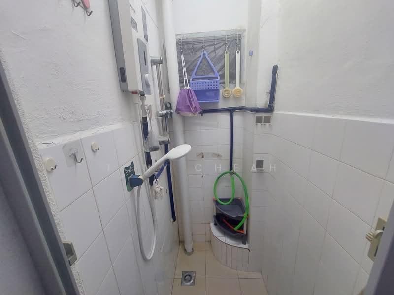 Rumah Flat untuk Dijual di Desa Intan - Tony Cheah - Bathroom - PropertyGuru.com.my
