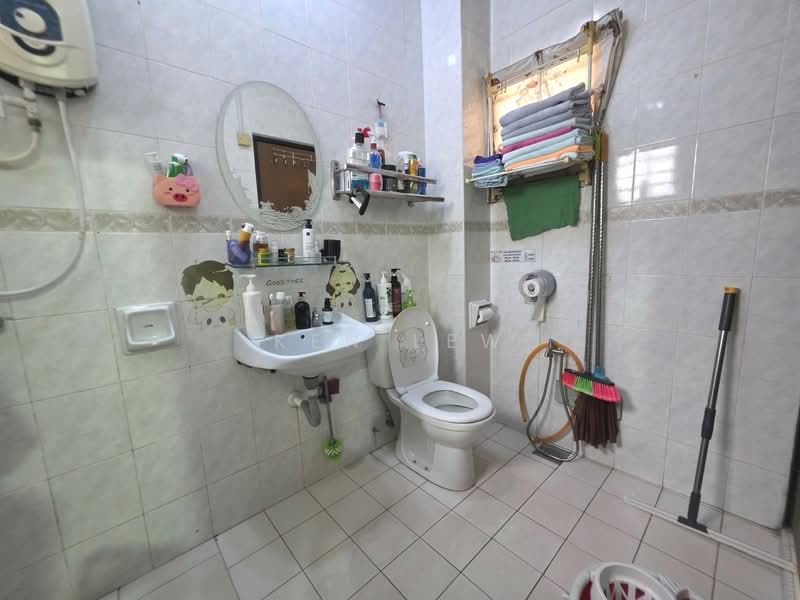 Rumah Teres 2-Tingkat untuk Dijual di Taman Sri Bahtera (Cheras) - Ken Lew - Bathroom - PropertyGuru.com.my