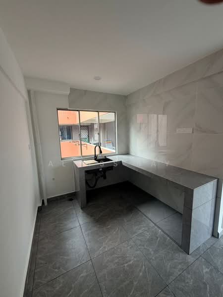 Rumah Flat untuk Dijual di Flat Taman Rinting - Alviss Tay - Kitchen - PropertyGuru.com.my