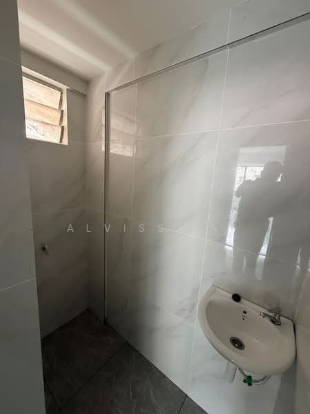 Rumah Flat untuk Dijual di Flat Taman Rinting - Alviss Tay - Bathroom - PropertyGuru.com.my