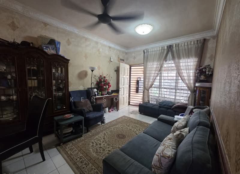 Townhouse for Sale in Batu Caves (Selangor) - Kenson Ho - Living Room - PropertyGuru.com.my