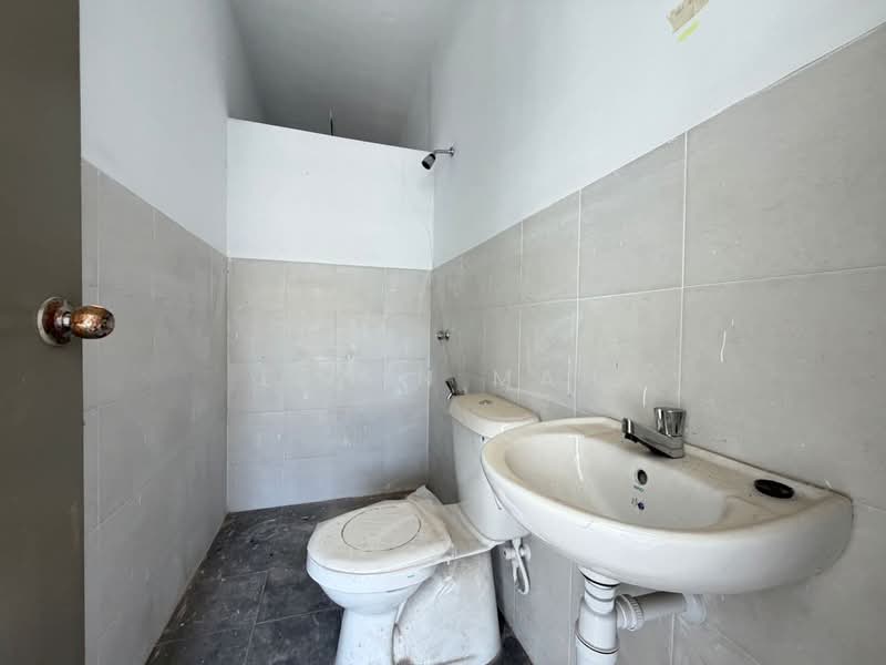 3-storey Terraced House for Sale in Taman Kundang Jaya (Rawang) - Elwin Mah - PropertyGuru.com.my