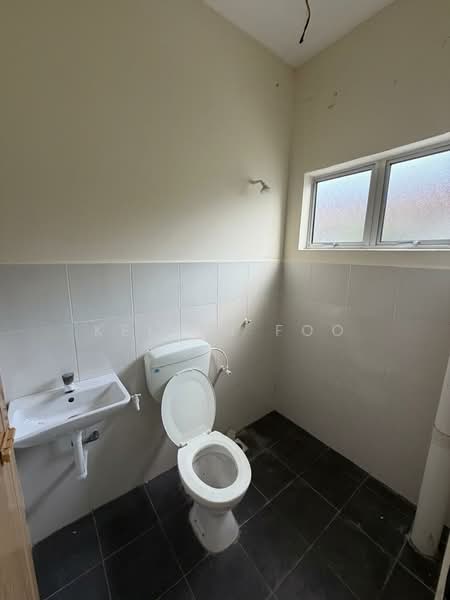 1-storey Terraced House for Sale in Teluk Intan (Perak) - Kelvin Foo - Bathroom - PropertyGuru.com.my
