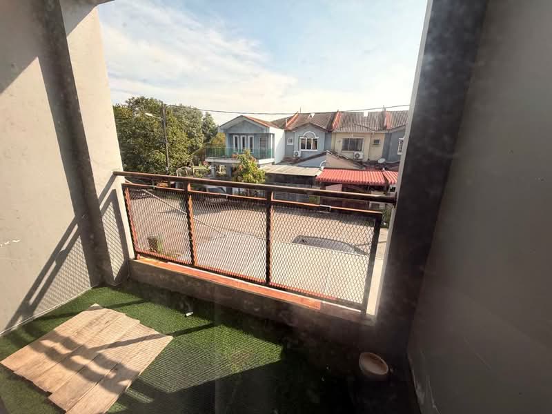 Terraced House for Sale in Bandar Tasik Puteri (Rawang) - Roman Yap - Balcony - PropertyGuru.com.my
