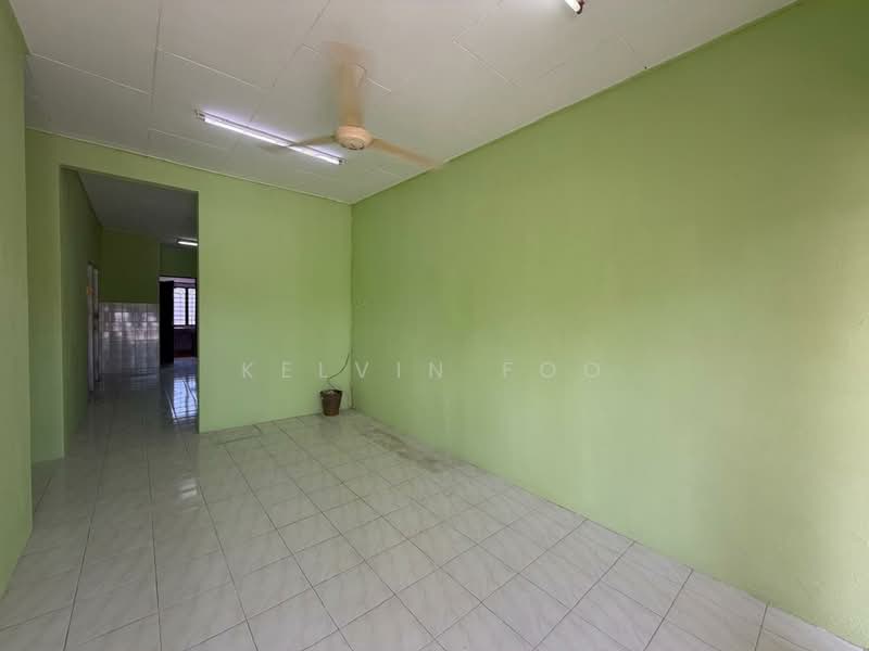 1-storey Terraced House for Sale in Mambang Diawan (Kampar) - Kelvin Foo - Living Room - PropertyGuru.com.my