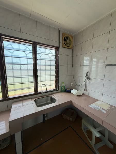 1-storey Terraced House for Sale in Mambang Diawan (Kampar) - Kelvin Foo - Kitchen - PropertyGuru.com.my