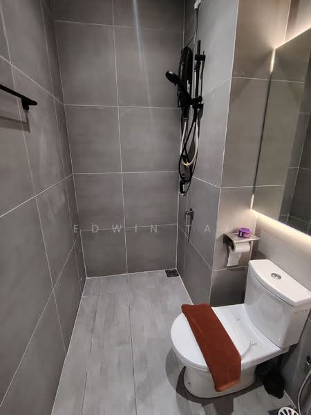 Servis Apartment untuk Dijual di Space Residency - Edwin Tay - bathroom outside - PropertyGuru.com.my