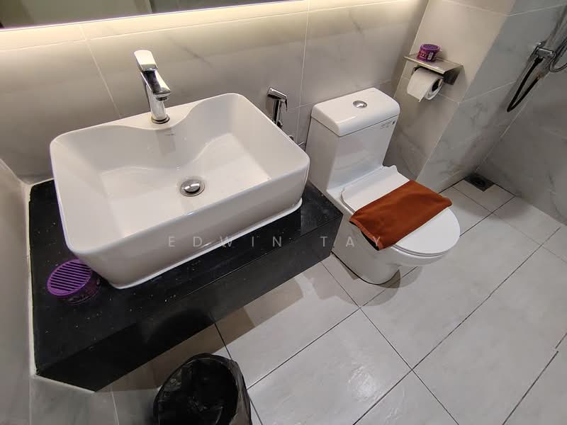 Servis Apartment untuk Dijual di Space Residency - Edwin Tay - bathroom outside - PropertyGuru.com.my