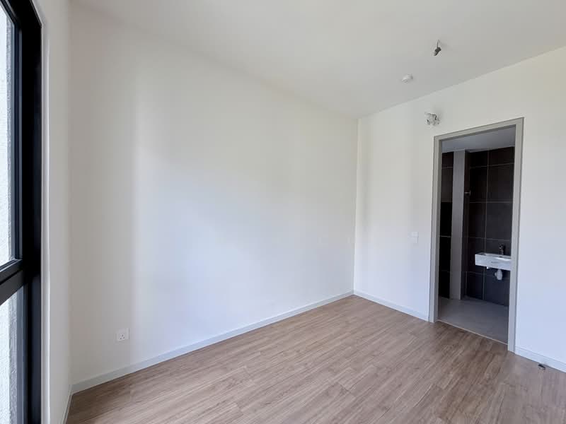 Condominium for Sale at Mutiara Hilltop - Karmen Chan - Bedroom 2 with bathroom - PropertyGuru.com.my