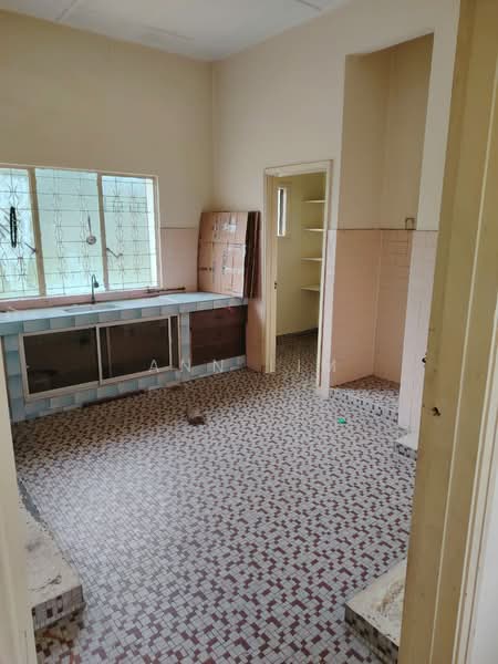 Bungalow for Sale in Taman Kanagapuram (Petaling Jaya) - Ann Lim - Kitchen - PropertyGuru.com.my