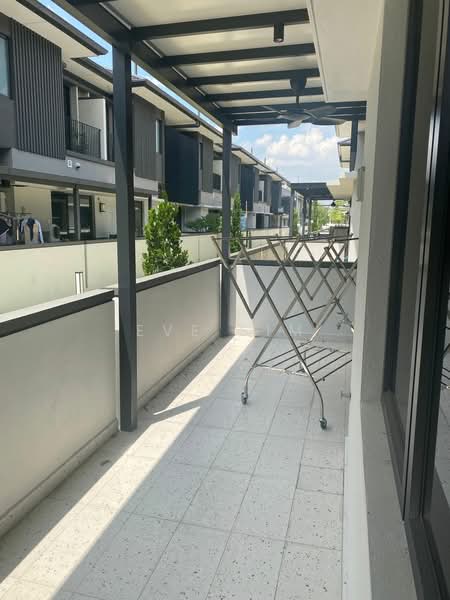 Rumah Teres 2 Tingkat untuk Dijual di Kota Kemuning (Shah Alam) - Eve Sim - Balcony - PropertyGuru.com.my