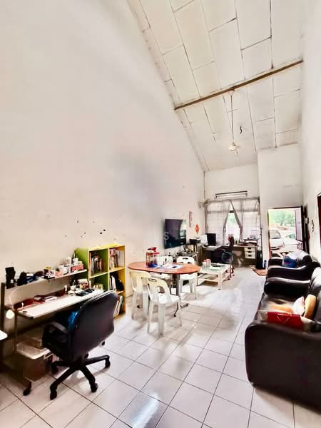 1-storey Terraced House for Sale in Taman Daya (Johor Bahru) - Alviss Tay - Living Room - PropertyGuru.com.my