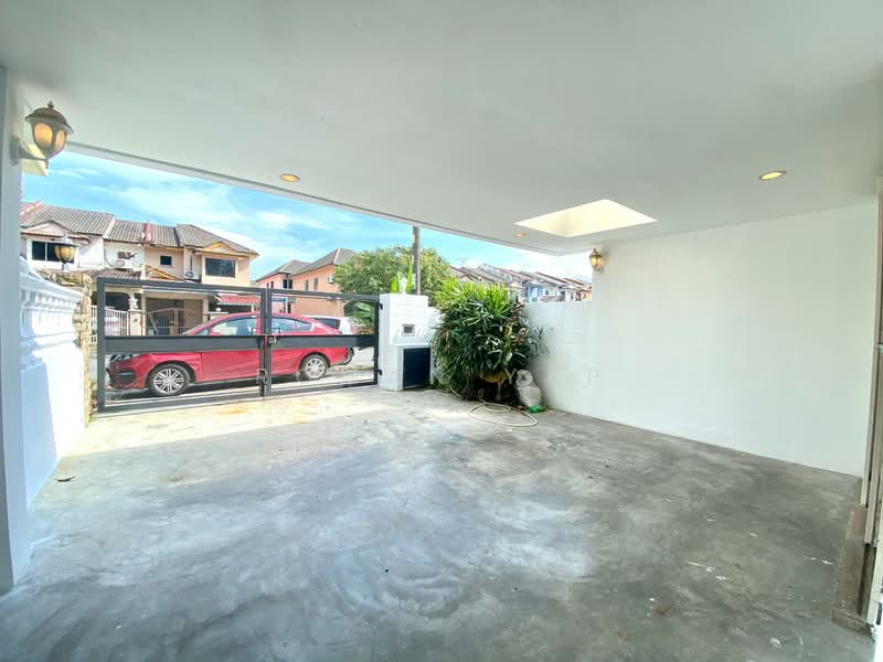 Rumah Teres untuk Dijual di Bandar Country Homes (Rawang) - Roman Yap - Exterior - PropertyGuru.com.my