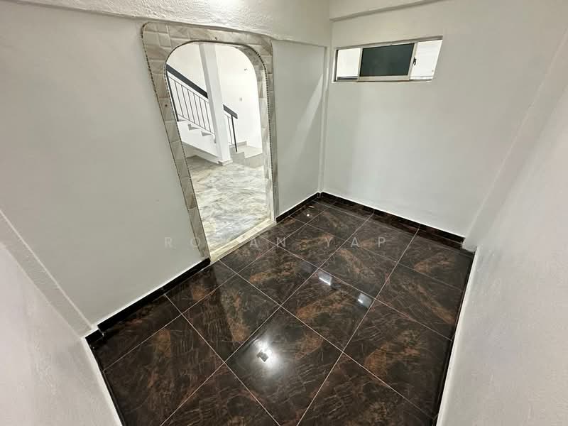 Rumah Teres 2.5 Tingkat untuk Dijual di Bandar Country Homes (Rawang) - Roman Yap - Corridor - PropertyGuru.com.my