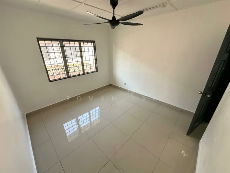 Rumah Teres 2.5 Tingkat untuk Dijual di Bandar Country Homes (Rawang) - Roman Yap - PropertyGuru.com.my