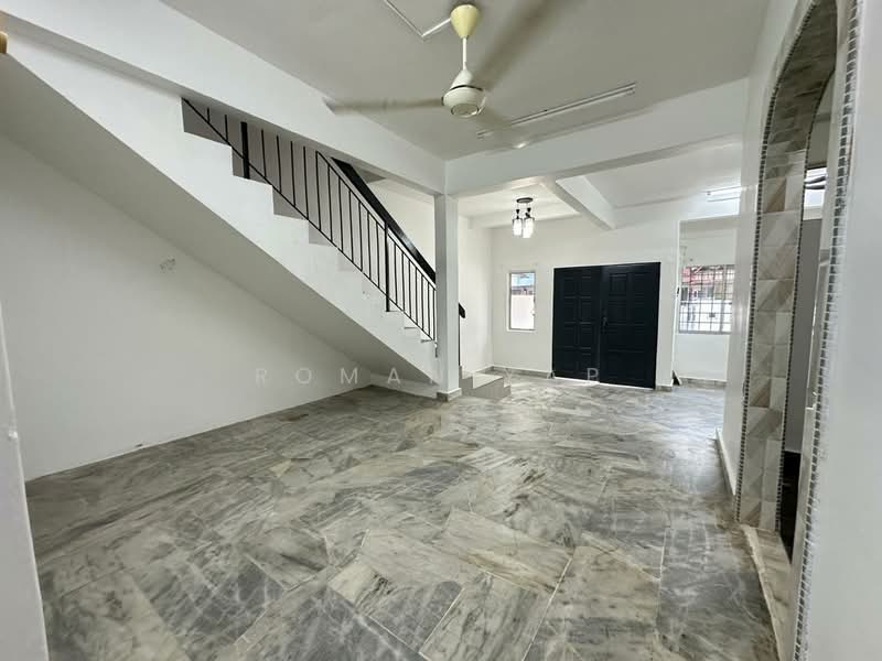 Rumah Teres 2.5 Tingkat untuk Dijual di Bandar Country Homes (Rawang) - Roman Yap - PropertyGuru.com.my
