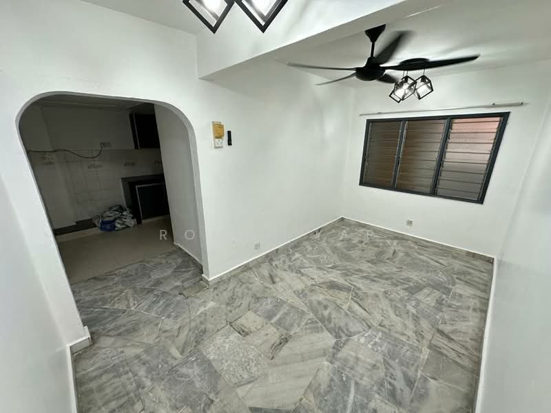 Rumah Teres 2.5 Tingkat untuk Dijual di Bandar Country Homes (Rawang) - Roman Yap - PropertyGuru.com.my