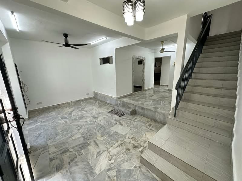 Rumah Teres 2.5 Tingkat untuk Dijual di Bandar Country Homes (Rawang) - Roman Yap - PropertyGuru.com.my