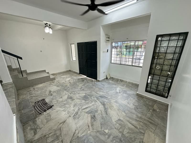 Rumah Teres 2.5 Tingkat untuk Dijual di Bandar Country Homes (Rawang) - Roman Yap - PropertyGuru.com.my