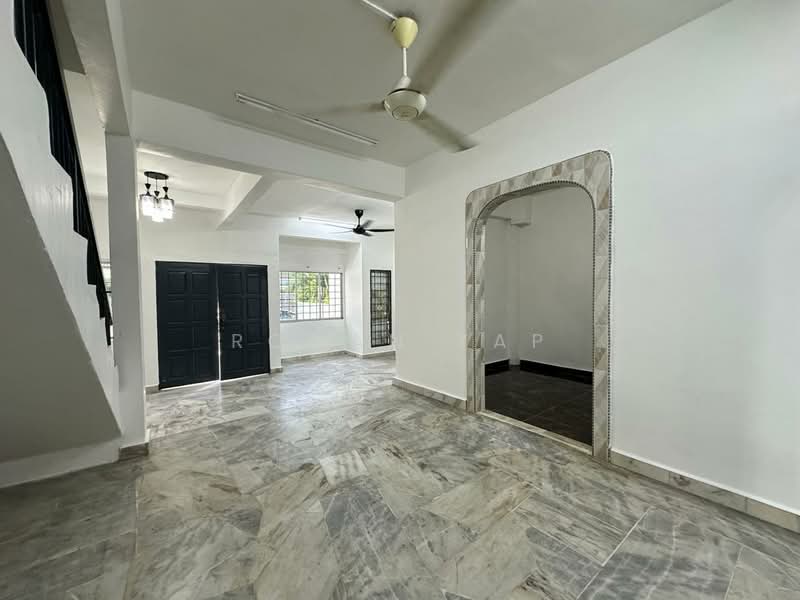 Rumah Teres 2.5 Tingkat untuk Dijual di Bandar Country Homes (Rawang) - Roman Yap - PropertyGuru.com.my