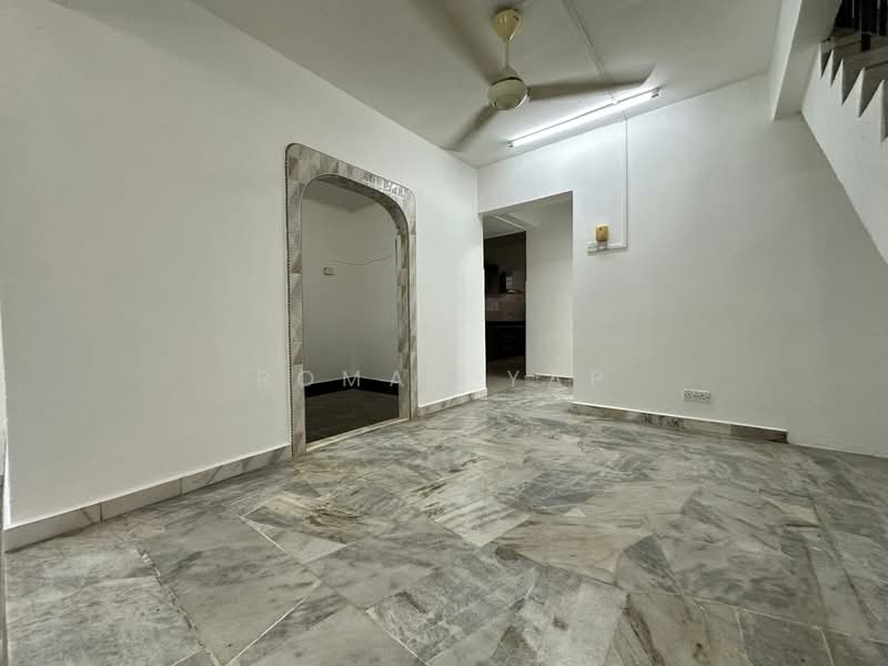 Rumah Teres 2.5 Tingkat untuk Dijual di Bandar Country Homes (Rawang) - Roman Yap - PropertyGuru.com.my