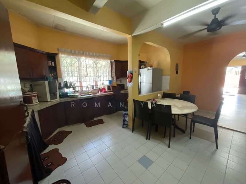 Rumah Teres 2 Tingkat untuk Dijual di Bandar Country Homes (Rawang) - Roman Yap - Kitchen - PropertyGuru.com.my