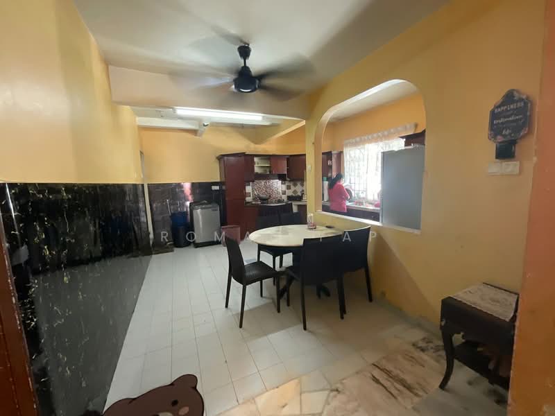Rumah Teres 2 Tingkat untuk Dijual di Bandar Country Homes (Rawang) - Roman Yap - Kitchen - PropertyGuru.com.my
