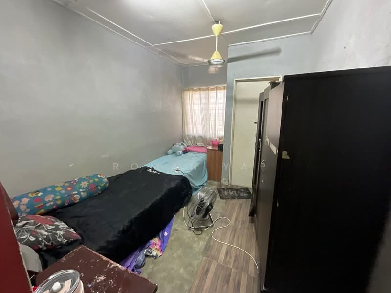 Rumah Teres 2 Tingkat untuk Dijual di Bandar Country Homes (Rawang) - Roman Yap - Bedroom - PropertyGuru.com.my