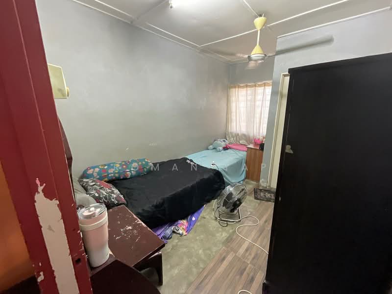 Rumah Teres 2 Tingkat untuk Dijual di Bandar Country Homes (Rawang) - Roman Yap - Bedroom - PropertyGuru.com.my