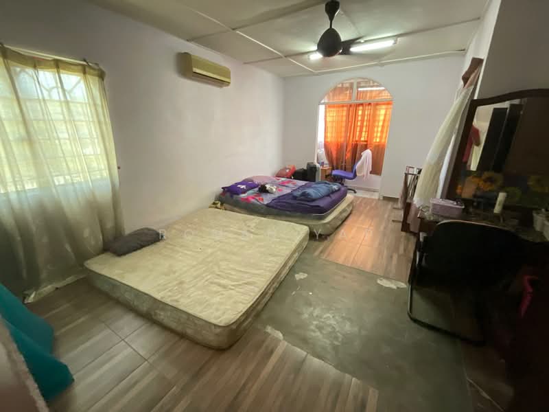 Rumah Teres 2 Tingkat untuk Dijual di Bandar Country Homes (Rawang) - Roman Yap - Bedroom - PropertyGuru.com.my