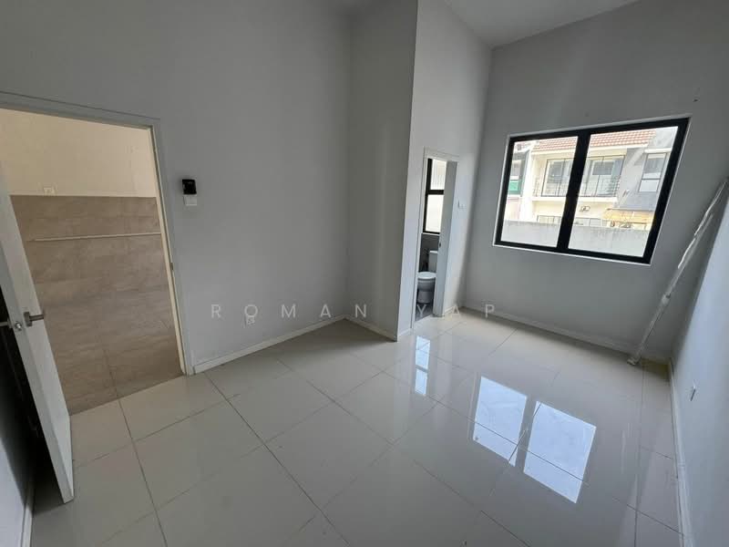 Rumah Teres untuk Dijual di Bandar Country Homes (Rawang) - Roman Yap - PropertyGuru.com.my