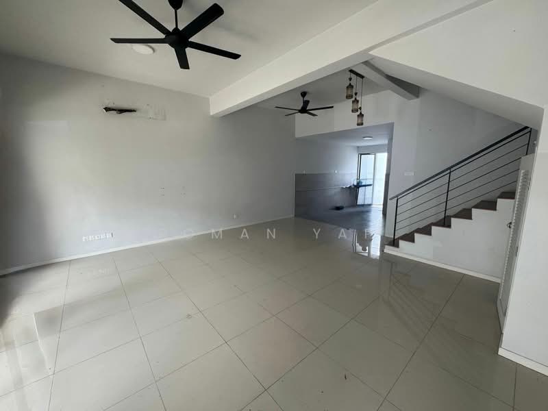Rumah Teres untuk Dijual di Bandar Country Homes (Rawang) - Roman Yap - PropertyGuru.com.my