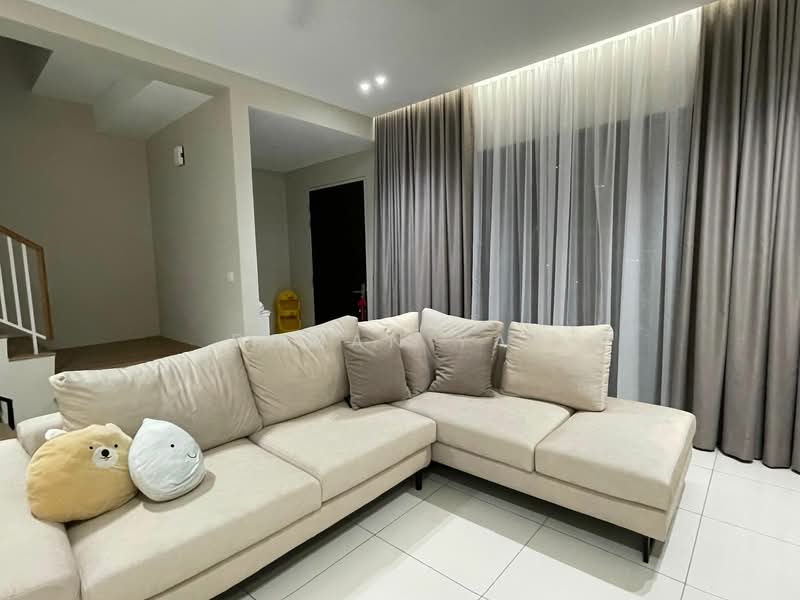 Rumah Teres 2 Tingkat untuk Dijual di Elmina (Shah Alam) - Roman Yap - Living Room - PropertyGuru.com.my
