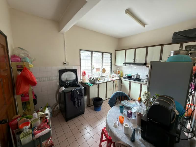 2-storey Terraced House for Sale in Rawang Perdana 1 (Rawang) - Roman Yap - Kitchen - PropertyGuru.com.my