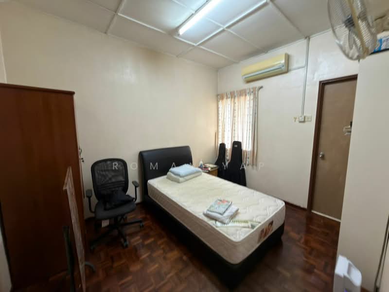 2-storey Terraced House for Sale in Rawang Perdana 1 (Rawang) - Roman Yap - Bedroom - PropertyGuru.com.my