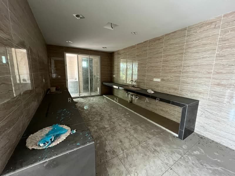 Bungalow for Sale in Kota Emerald (Rawang) - Roman Yap - Kitchen - PropertyGuru.com.my