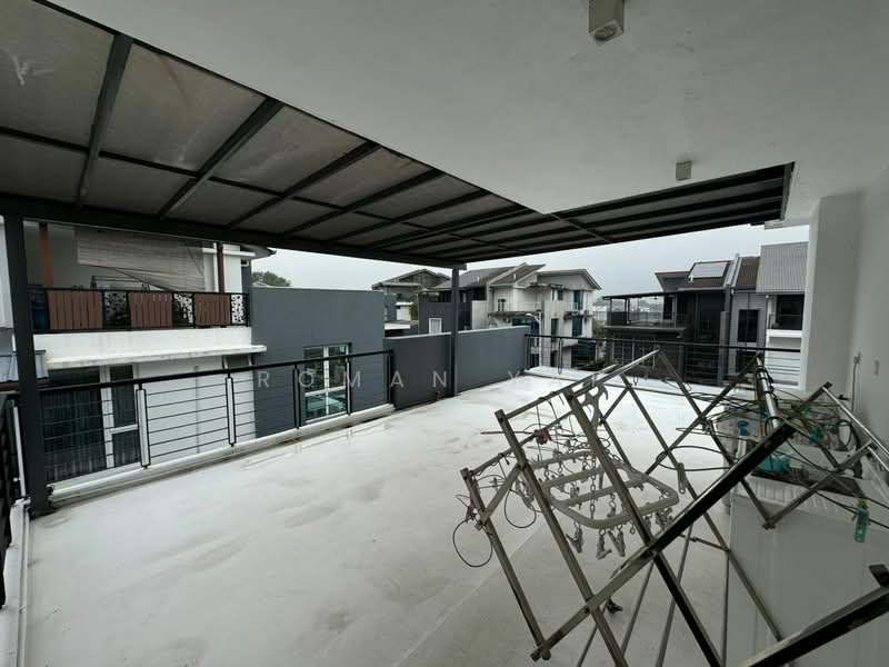 Rumah Berkembar untuk Dijual di Puteri Heights (Rawang) - Roman Yap - Balcony - PropertyGuru.com.my