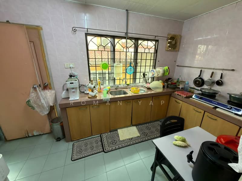 Rumah Teres untuk Dijual di Bukit Rahman Putra (Sungai Buloh) - Roman Yap - Kitchen - PropertyGuru.com.my