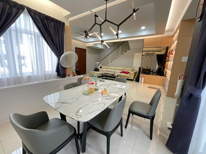 Rumah Berkembar untuk Dijual di Rawang (Selangor) - Roman Yap - Living Room - PropertyGuru.com.my