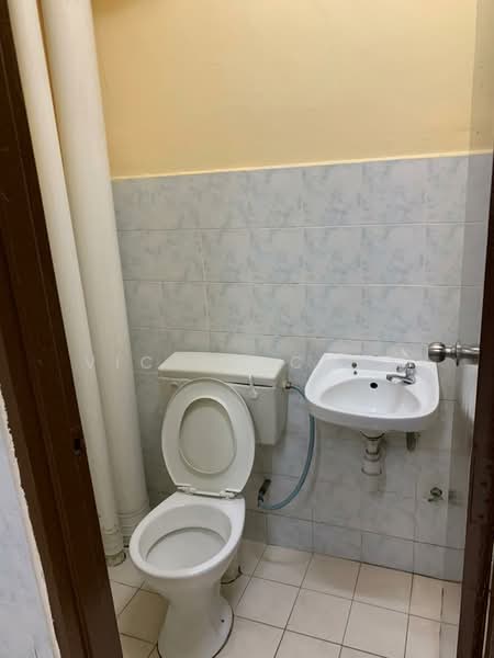 Pangsapuri untuk Disewa di Pangsapuri Lagoon Perdana - Victor Chua - Bathroom - PropertyGuru.com.my