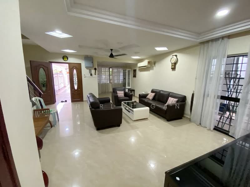 Rumah Teres 2 Tingkat untuk Disewa di Kota Kemuning (Shah Alam) - Charlie Gan - Living Room - PropertyGuru.com.my