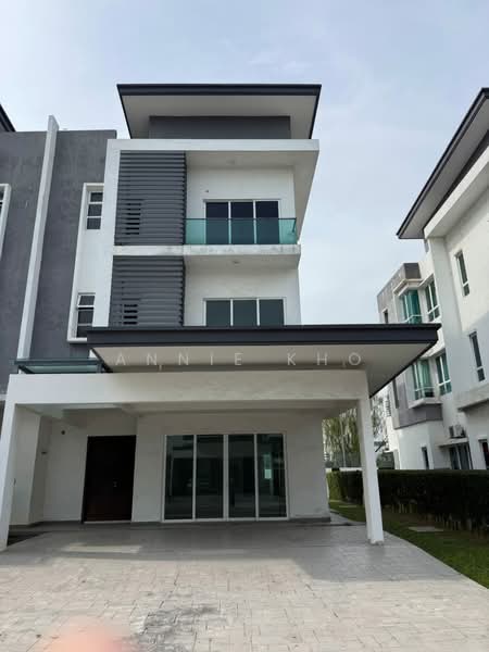 Rumah Berkembar untuk Dijual di Bandar Bukit Raja (Klang) - Annie Kho - Exterior - PropertyGuru.com.my