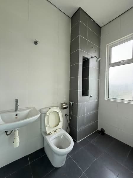 Rumah Berkembar untuk Dijual di Bandar Bukit Raja (Klang) - Annie Kho - Bathroom - PropertyGuru.com.my