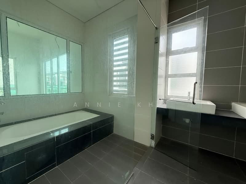 Rumah Berkembar untuk Dijual di Bandar Bukit Raja (Klang) - Annie Kho - Bathroom - PropertyGuru.com.my
