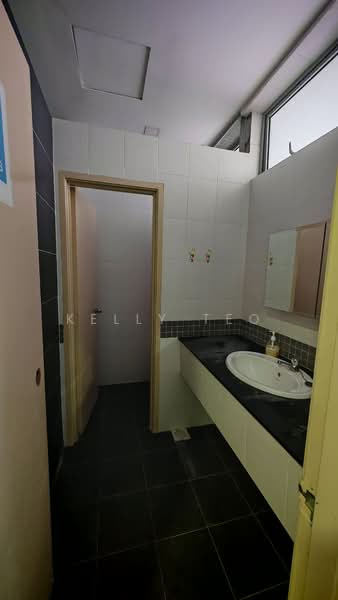 Office for Rent in Bandar Bukit Tinggi (Klang) - Kelly Teo - Bathroom - PropertyGuru.com.my
