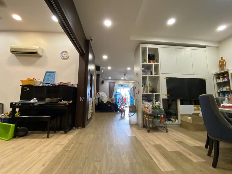 Semi-Detached House for Sale in Taman Bukit Serdang (Seri Kembangan) - Max Lee - Living Room - PropertyGuru.com.my